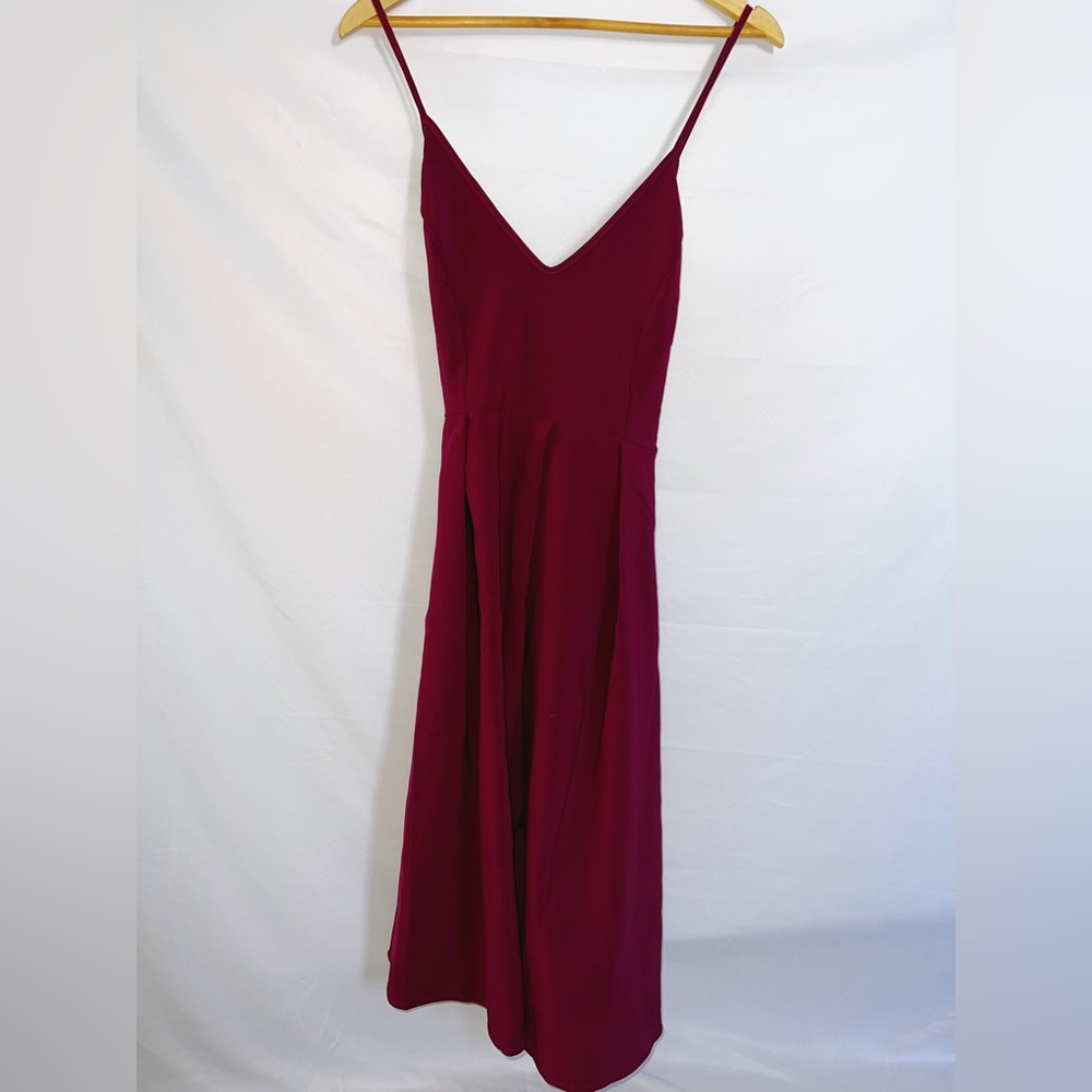 New with tags knee length women’s dress with pockets